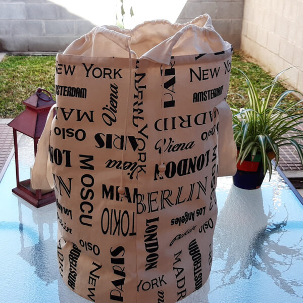 Cesto organizador con bolsa ciudades